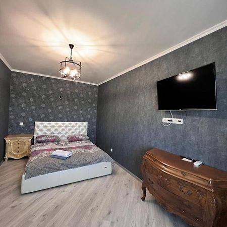 Apartmán Уютная 1 Комнатная Квартира На Софии Русовой Kyjev Exteriér fotografie